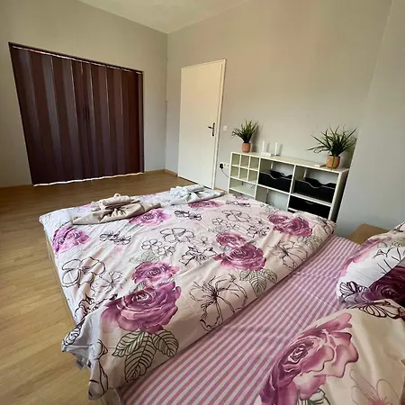 Rio Sunny 2bdr Near Ndk - Metro - Non-stop Paid Public Parking Sofie