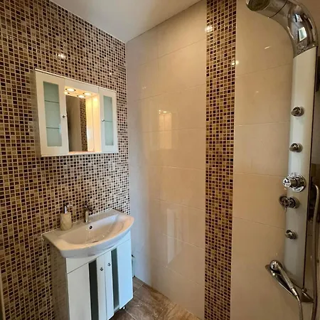 Rio Sunny 2bdr Near Ndk - Metro - Non-stop Paid Public Parking *