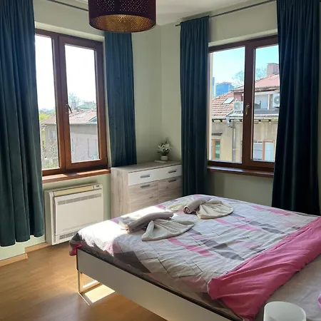 Rio Sunny 2bdr Near Ndk - Metro - Non-stop Paid Public Parking Sofia