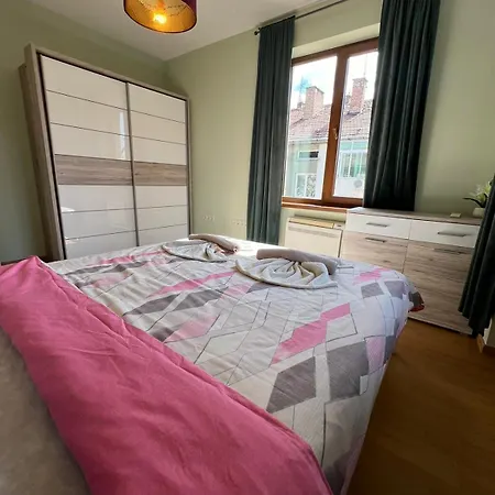 Rio Sunny 2bdr Near Ndk - Metro - Non-stop Paid Public Parking *