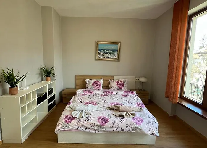 Rio Sunny 2bdr Near Ndk - Metro - Non-stop Paid Public Parking * סופיה